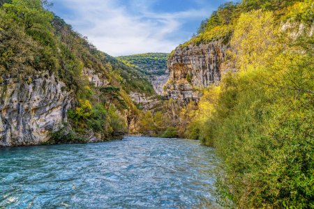 Téléchargez les photos : Les Gorges du Verdon sont un canyon fluvial situé dans la région Provence-Alpes-Côte d'Azur, dans les départements des Alpes de Haute Provence et du Var, dans le sud-est de la France.. - en image libre de droit