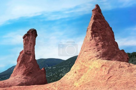 Roca roja ocre en Colorado provenzal; departamento de Vaucluse; Francia