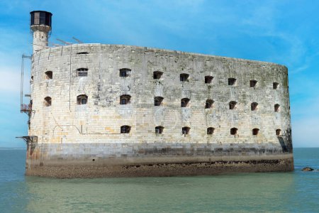 Foto de Fort Boyard es un fuerte en alta mar en el Océano Atlántico en la costa del departamento Charente-Maritime; Francia - Imagen libre de derechos