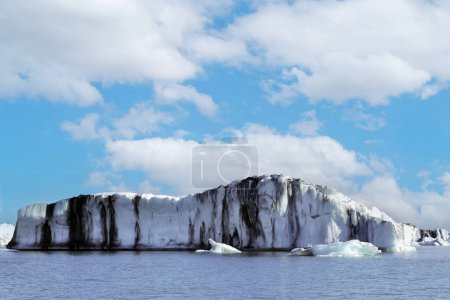 Foto de Iceberg en la laguna del lago glacial Jokulsarlon en Islandia - Imagen libre de derechos