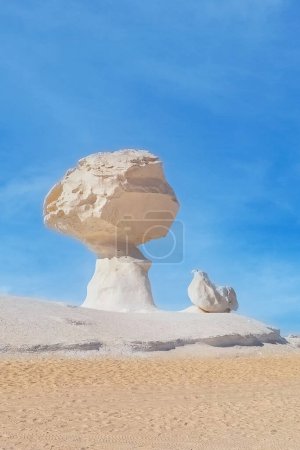 Foto de La formación de piedra caliza en el desierto blanco, Sahara, Egipto - Imagen libre de derechos