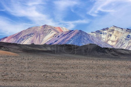 Foto de Chachani es un grupo volcánico ubicado en el sur de Perú, al noroeste de la ciudad de Arequipa.. - Imagen libre de derechos