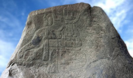 Foto de Silueta maya tallada en una roca. Sitio Arqueológico Tazumal, Chalchuapa, El Salvador - Imagen libre de derechos