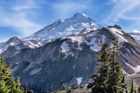 Foto de Mount Baker is a volcano located in the state of Washington in the north-west of the United States of America in the Cascade Range. - Imagen libre de derechos