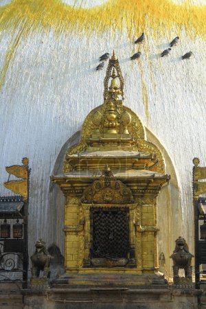 Buddhistischer Stupa und Schrein an der Spitze des Swayambhunath-Tempels