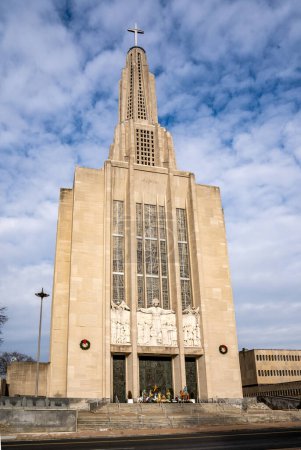 Photo for Hartford, CT - USA - Dec 28, 2022 View of the concrete and limestone Cathedral of Saint Joseph, the seat of the Archdiocese of Hartford. Designed in the International Style by Eggers and Higgins. - Royalty Free Image