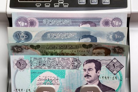 Old Iraqi money - Dinar in a counting machine