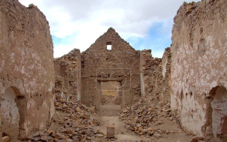 Déserté établissement minier du XVIIIe siècle élevé (4500 M +) dans les Andes le long de l'Altiplano bolivien. Les habitants de ce village isolé auraient été anéantis par une épidémie de syphilis et il n'a pas été possible de recruter des remplaçants..
