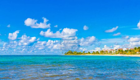 Téléchargez les photos : Panorama tropical mexicain des paysages de plage des Caraïbes avec une eau turquoise claire à Playa del Carmen Mexique. - en image libre de droit