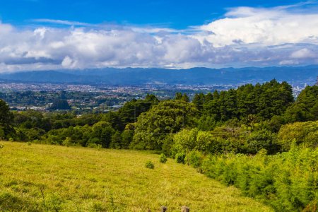 Téléchargez les photos : Beautiful mountain landscape and city panorama with forest trees clouds and nature of San Jose and Heredia Costa Rica in Central America. - en image libre de droit