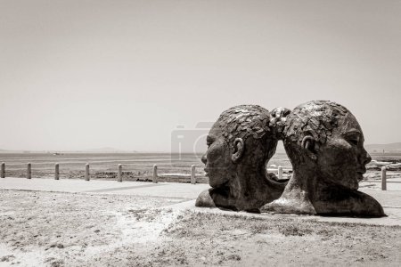 Téléchargez les photos : Statue des têtes bleues au Cap. Art de l'Afrique du Sud. Promenade Sea Point - en image libre de droit