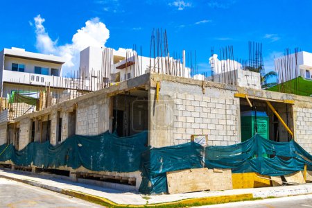 Foto de Playa del Carmen Quintana Roo México 05. Agosto 2023 Se están construyendo enormes complejos hoteleros en Playa del Carmen México. - Imagen libre de derechos