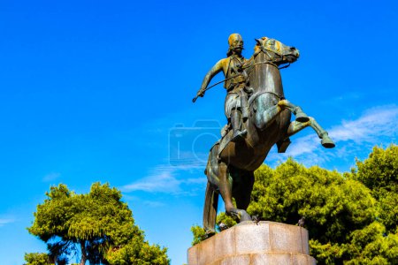 Téléchargez les photos : Athènes Attique Grèce 07. Octobre 2018 Statue de George Karaiskakis homme à cheval à Athènes Attique Grèce. - en image libre de droit