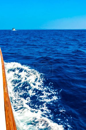 Mirissa Beach Province du Sud Sri Lanka 19. Mars 2018 Excursion en bateau tour en catamaran baleine bleue touristes gens et mer océan et eau à Mirissa Beach Matara District Province du Sud Sri Lanka.