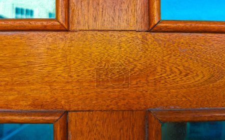 Hermoso patrón de textura de puerta de madera lacada en Zicatela Puerto Escondido Oaxaca México.