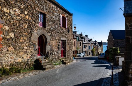 Téléchargez les photos : Village breton Saint Suliac Et La Côte Atlantique Dans Le département Ille et Vilaine En Bretagne, France - en image libre de droit
