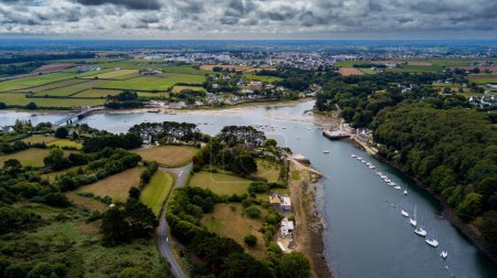 Téléchargez les photos : Rivière Aber Wrac'h et paysage dans la région Landeda à l'arrivée Côte Atlantique en Bretagne, France - en image libre de droit