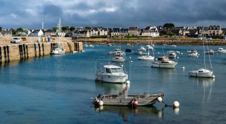 Téléchargez les photos : Port à Roscoff à l'arrivée Côte Atlantique en Bretagne, France - en image libre de droit