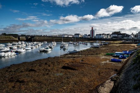 Téléchargez les photos : Bateaux De Port Et De Pêche De Finistère City Guilvinec Sur La Côte De L'atlantique En Bretagne, France - en image libre de droit
