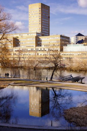 Foto de Paisaje urbano de Estocolmo, Suecia con el edificio Bonnier - "Bonnierhuset" - Imagen libre de derechos
