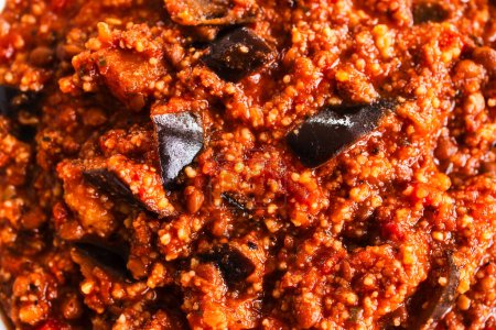 Téléchargez les photos : Ragu de lentilles d'aubergine avec couscous, recettes d'aliments végétaliens sains - en image libre de droit