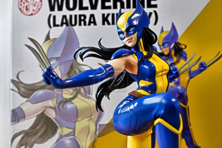 Foto de Osaka, Japón - 12 de febrero de 2023: Un modelo del personaje de X-Men MARVEL COMIC, WOLVERINE (LAURA KINNEY). El modelo pertenece a la colección Bishoujo de Kotobukiya Japón. - Imagen libre de derechos