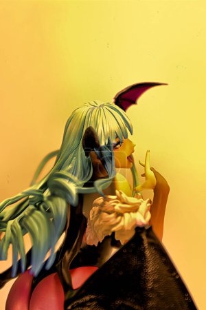 Foto de Osaka,Japan - Apr 13, 2023 : Studio photo of the Vampire Saver "Morrigan Aensland" Fantasy Action Figure. From Kotobukiya's Bishojo Collection. Image of a young girl in Halloween costume. - Imagen libre de derechos