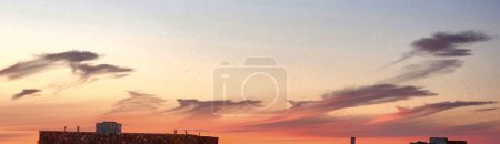 Foto de Formaciones de nubes en forma de delfín - puesta de sol - Imagen libre de derechos