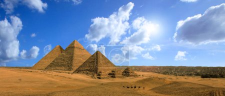 Téléchargez les photos : Vue magnifique sur les pyramides de Gizeh au Caire - en image libre de droit
