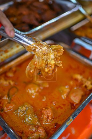 Kikil-Fleisch ist ein typisches Padang-Essen, das gekniffen wird
