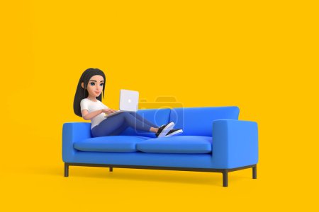 Foto de Chica de dibujos animados en una camiseta blanca y pantalones vaqueros está descansando o trabajando en un sofá azul con el ordenador portátil en sus manos sobre un fondo amarillo. Mujer de estilo minimalista. Ilustración de personajes. renderizado 3d - Imagen libre de derechos