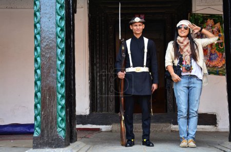 Téléchargez les photos : Traveler thai women journey and travel visit portrait posing with security guard nepalese people standing for service in Hanuman Dhoka Royal Palace at Basantapur on October 29, 2013 in Kathmandu Nepal - en image libre de droit
