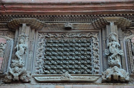 Foto de Ancient wood architecture and antique art wooden carved nepalese angel deity god in old ruins building for nepali people foreign travelers travel visit at Basantapur Katmandu city in Kathmandu, Nepal - Imagen libre de derechos