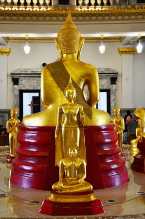 Téléchargez les photos : Luang Por Sothon buddha statues for thai people foreign travelers travel visit and respect praying blessing wish holy at Wat Sothon Wararam Worawihan or Sothonwararam temple in Chachoengsao, Thailand - en image libre de droit