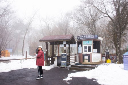 Foto de Staion check point and ticket box of Eorimok trail path and Yeongsil hike way on Hanla Mountain or Mount Halla in Hallasan National Park for visit at Jeju on February 17, 2023 in Jeju-do, South Korea - Imagen libre de derechos