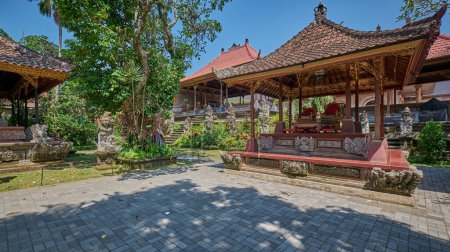 Foto de El Palacio de Ubud, oficialmente Puri Saren Agung, es un complejo histórico de edificios situado en Ubud, Gianyar Regencia de Bali, Indonesia. - Imagen libre de derechos