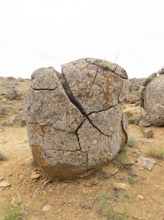 Steinkugeln im Torysh-Tal in Aktau, Westkasachstan. Beton auf dem Ustjurt-Plateau in der Region Aktau.