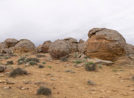 Boules de pierre dans la vallée de Torysh à Aktau, Kazakhstan occidental. Concretions sur le plateau de l'Ustyurt dans la région d'Aktau.