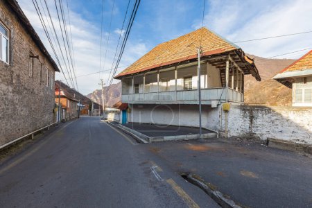 Téléchargez les photos : Azerbaïdjan, Qax 12, 2022 : Petites rues dans le village de Gakh - en image libre de droit