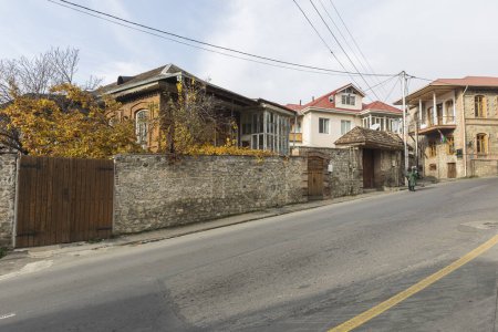 Téléchargez les photos : Azerbaïdjan, Sheki 12, 2022 : Petites rues confortables dans la ville de Sheki - en image libre de droit