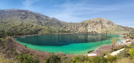 Panorama des Kournas-Sees (Lac Kourna) auf Kreta, Griechenland