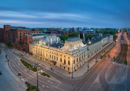 Vista aérea del histórico Palacio Izrael Poznanski donde hoy se encuentra el museo de la ciudad de Lodz, Polonia