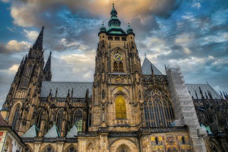 Téléchargez les photos : The Cathedral of Saint Vitus is a temple dedicated to Catholic worship located in the city of Prague - en image libre de droit