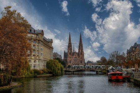 Téléchargez les photos : Church of Saint Paul in Strasbourg, France - en image libre de droit