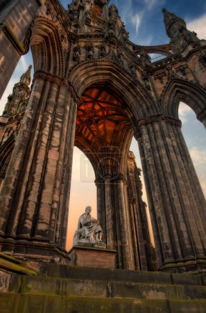 Téléchargez les photos : Scott Monument in the city of Edinburgh - en image libre de droit