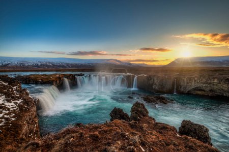 Foto de Goafoss es una cascada situada en Islandia. Se encuentra en el municipio de ingeyjarsveit región de Norurland Eystra en el norte del país. - Imagen libre de derechos
