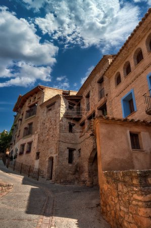 Téléchargez les photos : Alquezar est une commune de la province de Huesca dans la région Somontano de Barbastro en Espagne., - en image libre de droit