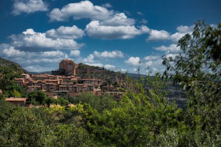 Téléchargez les photos : Alquezar est une commune de la province de Huesca dans la région Somontano de Barbastro en Espagne., - en image libre de droit