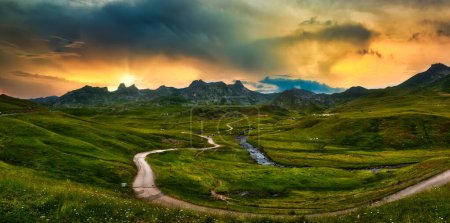 Foto de El hermoso valle de Ossau en Francia, en la cara norte de los Pirineos - Imagen libre de derechos