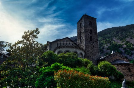 Téléchargez les photos : L'église de San Esteb.an est une église située sur la Plaza del Prncep Benlloch de Andorra la Vieja, la capitale de la principauté d'Andorre. - en image libre de droit